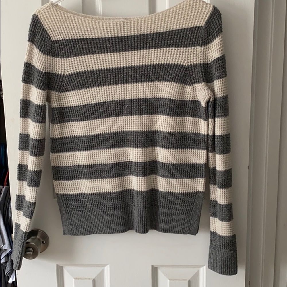 Gap sweater